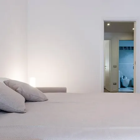 Charming 2 Bedroom Flat Fashion District * מילאנו