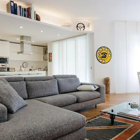 Charming 2 Bedroom Flat Fashion District
