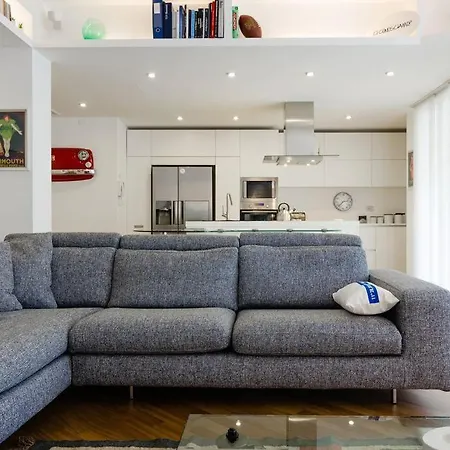 Charming 2 Bedroom Flat Fashion District דירה מילאנו