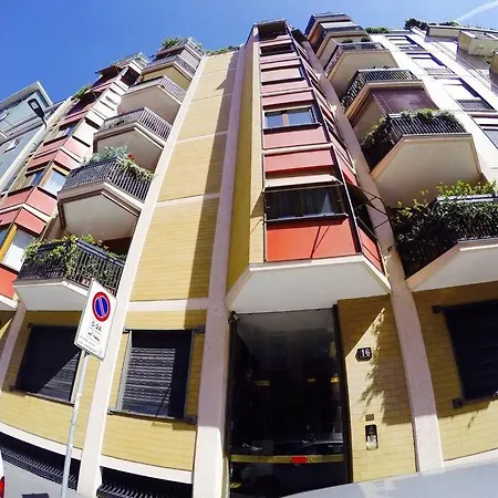 Charming 2 Bedroom Flat Fashion District מילאנו