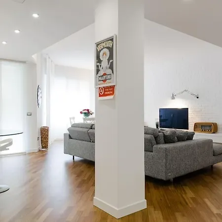 Charming 2 Bedroom Flat Fashion District * מילאנו