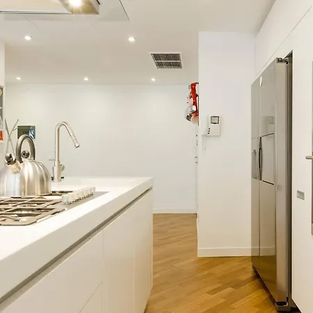 Charming 2 Bedroom Flat Fashion District דירה